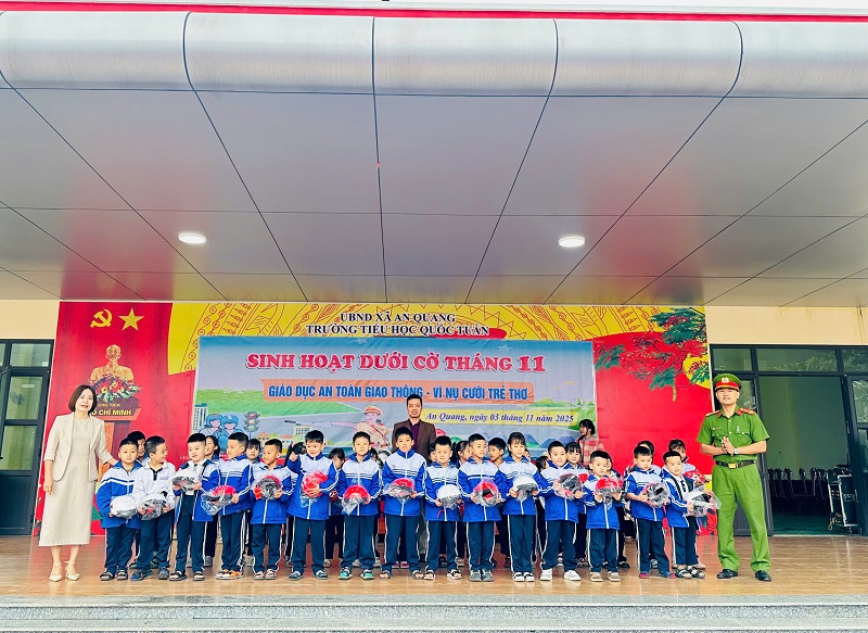 Công an xã An Quang phối hợp tổ chức buổi sinh hoạt với chủ đề “Giáo dục an toàn giao thông - Vì nụ cười trẻ thơ”